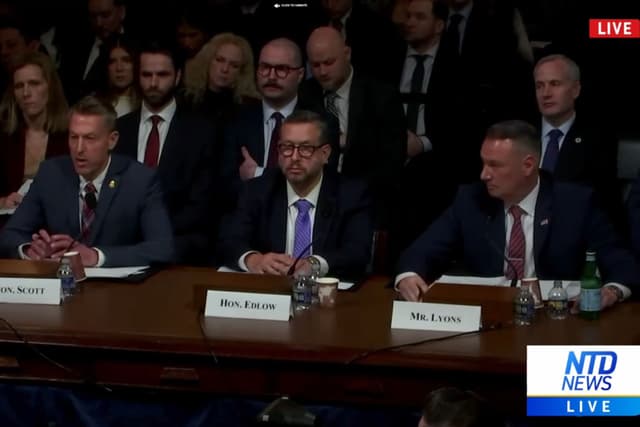 Funcionarios de inmigración de la administración Trump dijeron que unos 3000 agentes del ICE sobre el terreno cuentan ahora con cámaras corporales, el 10 de febrero de 2026. (Captura de pantalla de NTD para Epoch Times)