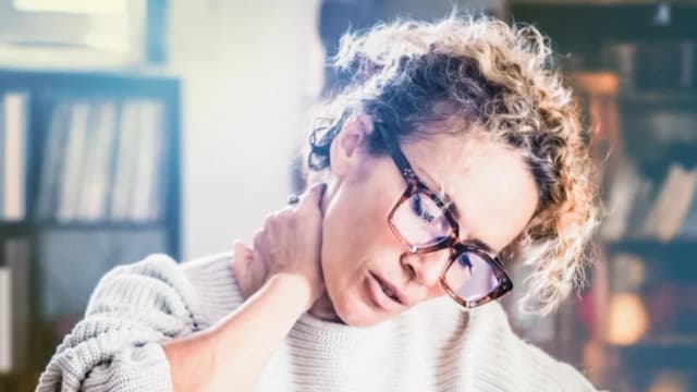 ¿Dolor de cuello? Podría ser una señal temprana de presión alta