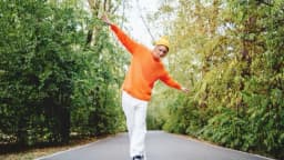 6 ejercicios y consejos para prevenir caídas: manténgase firme sobre sus pies