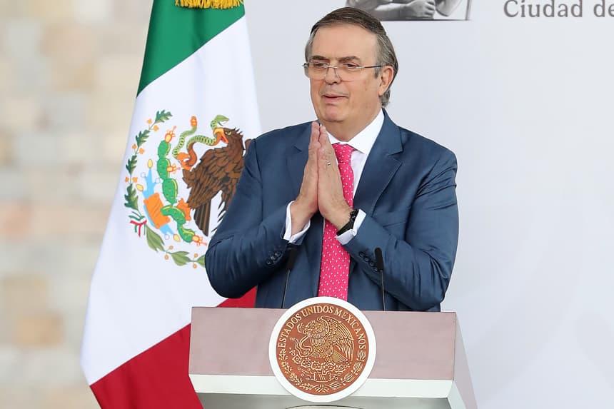 El Secretario de Economía, Marcelo Ebrard habla durante un acto protocolario este en Ciudad de México (EFE/ Mario Guzmán)