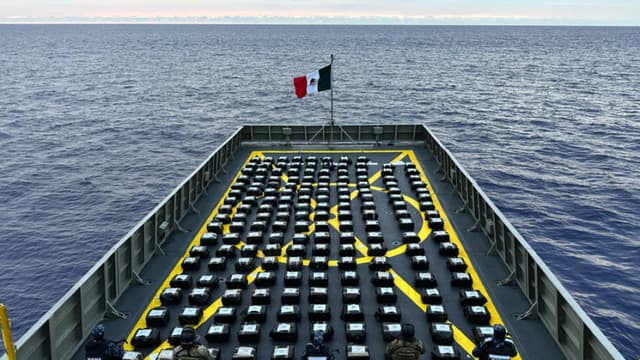 México y EE. UU. en una operación conjunta incautan tonelada de presunta cocaína en aguas del pacífico