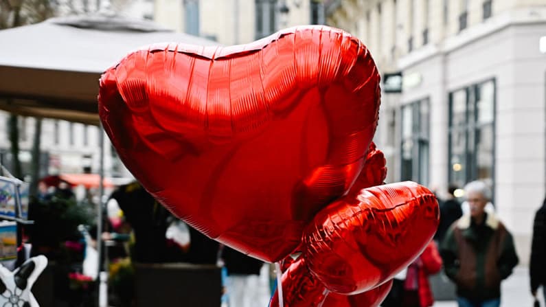 FBI advierte de estafas románticas antes del Día de San Valentín