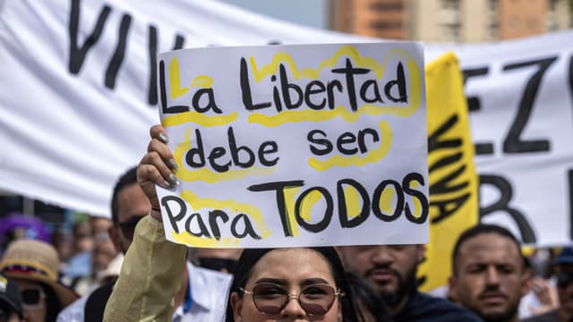 Líder estudiantil en Venezuela denuncia persecución tras protestar por presos políticos