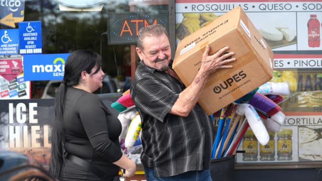 Cubanos en EE. UU. aceleran sus envíos de ayuda a la isla pero piden a Trump más restricciones