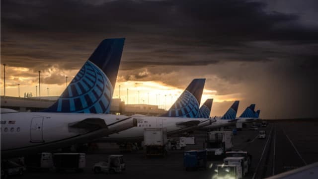 FAA obliga a aerolíneas a confirmar la contratación por mérito para pilotos