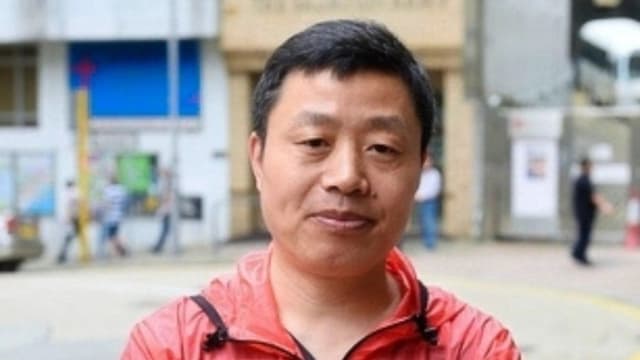 Periodista chino que expuso abusos en campos de trabajos forzados del PCCh continúa bajo arresto