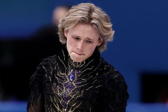 Ilia Malinin, del equipo de Estados Unidos, reacciona al final de su programa libre mientras compite en patinaje individual masculino en el séptimo día de los Juegos Olímpicos de Invierno Milano Cortina 2026 en el Milano Ice Skating Arena en Milán, Italia, el 13 de febrero de 2026. (Yara Nardi/Reuters)