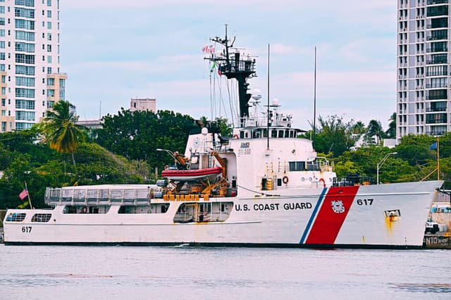 Un USCGC Vigilant (WMEC-617) atracado en la base de la Guardia Costera de San Juan, el 31 de diciembre de 2025, en San Juan, Puerto Rico. (Miguel J. Rodríguez Carrillo / AFP a través de Getty Images)