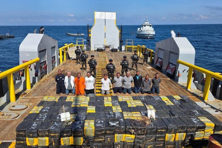 El Salvador incauta el cargamento de droga más grande de la historia del país