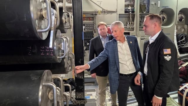 Ejército de EE. UU. realiza el primer transporte aéreo de un reactor nuclear de nueva generación a Utah