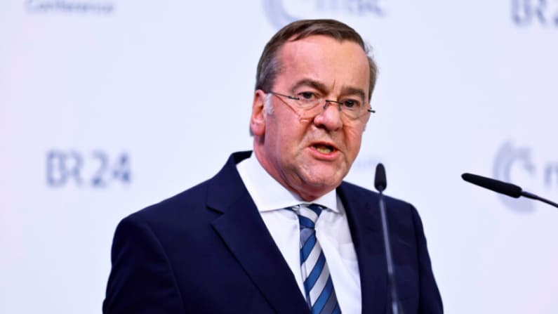 Jefes de Defensa del Reino Unido y Alemania piden al público que apoye el rearme para disuadir a Rusia