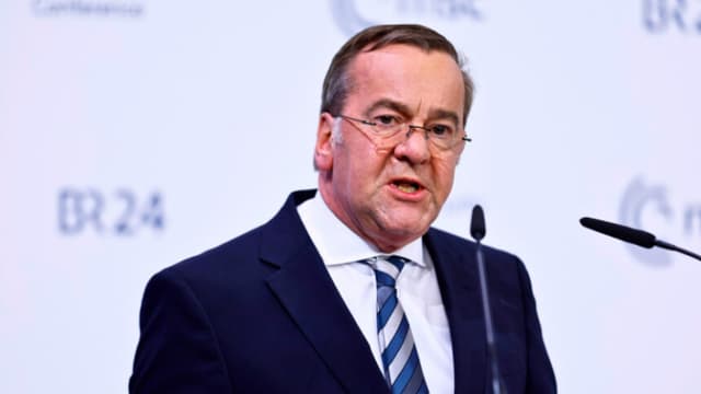 Jefes de Defensa del Reino Unido y Alemania piden al público que apoye el rearme para disuadir a Rusia