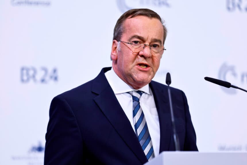 Jefes de Defensa del Reino Unido y Alemania piden al público que apoye el rearme para disuadir a Rusia