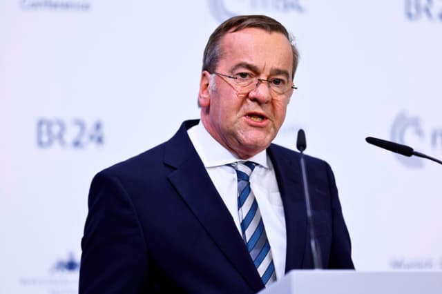 MÚNICH, ALEMANIA - 14 DE FEBRERO: El ministro de Defensa alemán, Boris Pistorius, pronuncia un discurso inaugural en la 62.ª Conferencia de Seguridad de Múnich, celebrada el 14 de febrero de 2026 en Múnich, Alemania. La conferencia, que reúne a líderes gubernamentales, expertos en seguridad y ministros de Defensa, tiene lugar en un momento en el que la tradicional alianza política y militar occidental se enfrenta a una ruptura debido a las políticas del presidente estadounidense Donald Trump. (Foto de Johannes Simon/Getty Images)