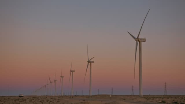 Trump critica pacto net-zero entre Reino Unido y California mientras Newsom impulsa lazos transatlánticos