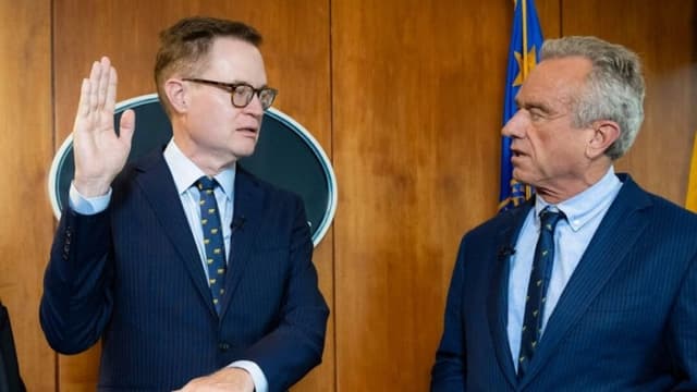 Principal adjunto de Robert F. Kennedy Jr. y director interino de los CDC deja las agencias de salud