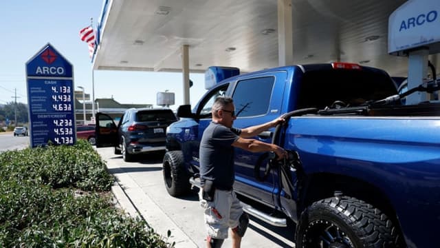Proyecto de ley federal busca bajar los precios de la gasolina en California