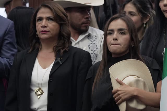 Arrestan a tres integrantes de grupo criminal por asesinato de alcalde Carlos Manzo