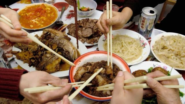 Nueva tendencia en China: Los jóvenes pasan la Nochevieja con desconocidos