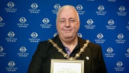 Alcalde británico entrega reconocimiento a Shen Yun y lo llama "el espectáculo más asombroso"