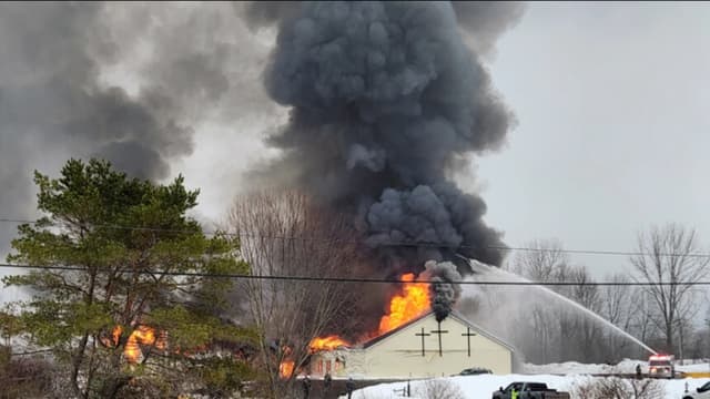 Explosión en iglesia del norte de Nueva York deja cinco heridos en estado crítico