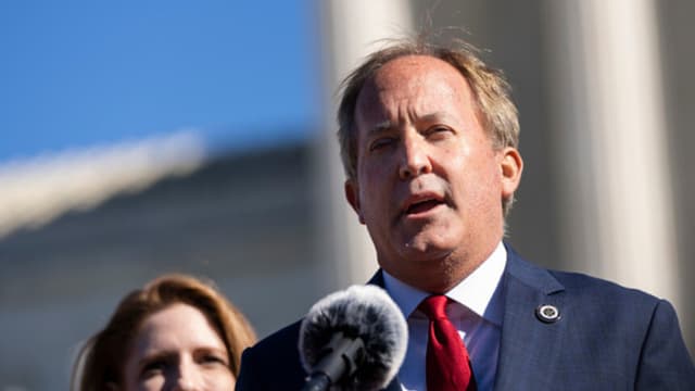 Fiscal de Texas demanda a hospital y médico por fraude en procedimientos de transición de género