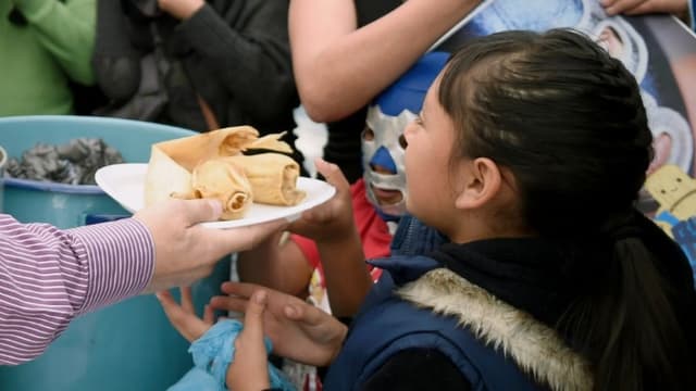 Niños intoxicados por comer tamales con fentanilo en México, alerta a embajador de EE. UU.