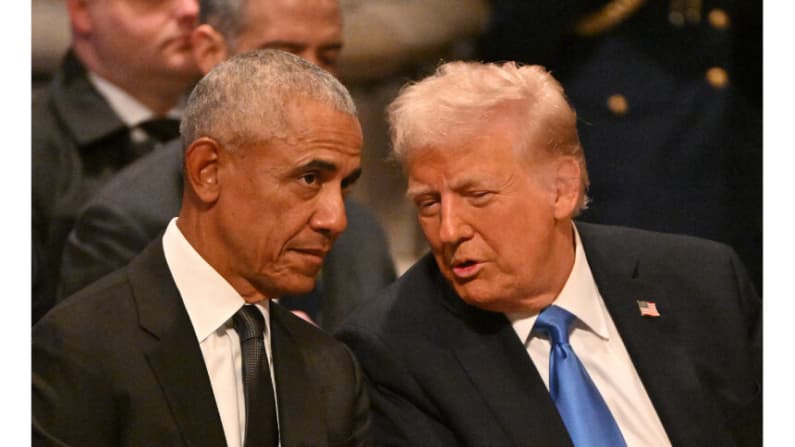 Trump dice que Obama reveló información clasificada al afirmar que los extraterrestres existen
