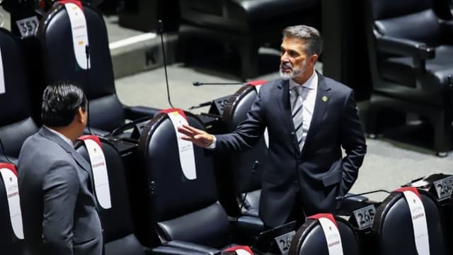 Diputado mexicano explica por qué pidió licencia y cita actuación de Bad Bunny en Superbowl