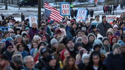 Suspenden a más de 100 estudiantes por abandonar las clases en protesta contra el ICE en Oklahoma