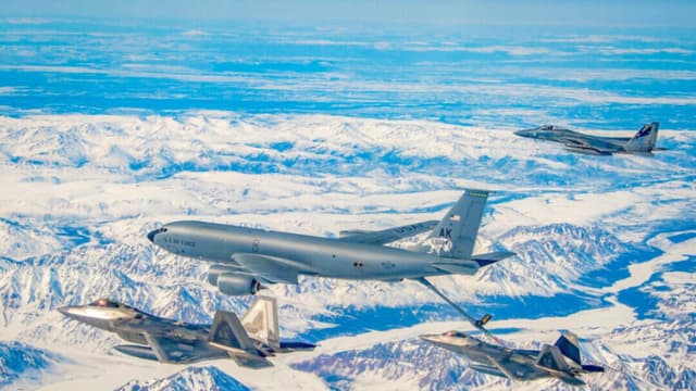 NORAD detecta y rastrea aviones militares rusos volando cerca de Alaska