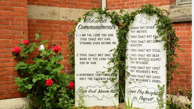 Corte de Apelaciones confirma ley de los Diez Mandamientos en Luisiana