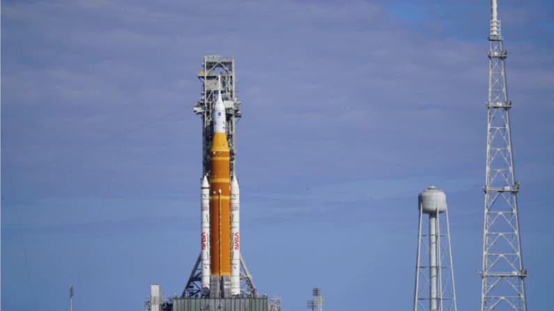 NASA retirará el cohete lunar de la plataforma debido al fallo en helio
