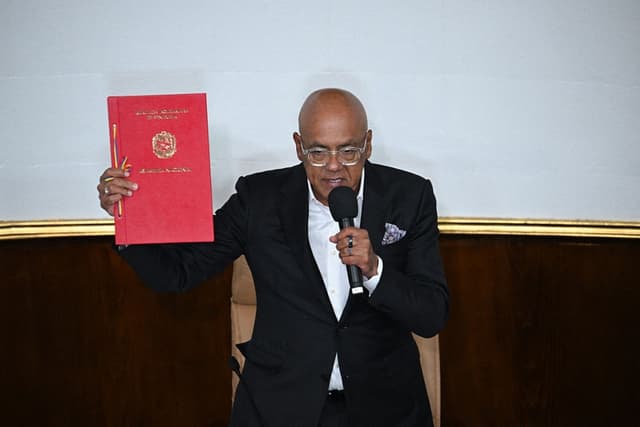 El presidente de la Asamblea Nacional de Venezuela, Jorge Rodríguez, habla tras la aprobación de una ley de amnistía propuesta por la presidenta interina de Venezuela, Delcy Rodríguez, en la Asamblea Nacional, en Caracas, el 19 de febrero de 2026. (Federico PARRA/AFP vía Getty Images)
