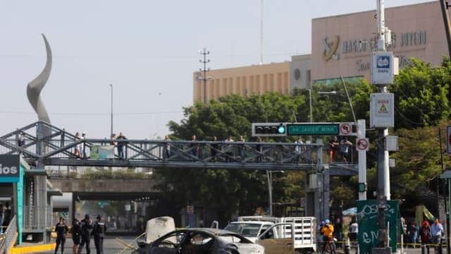 Integrantes del crimen organizado bloquean con incendios carreteras en varios estados