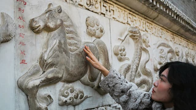 China vive un Año Nuevo Lunar apagado en medio de crisis económica