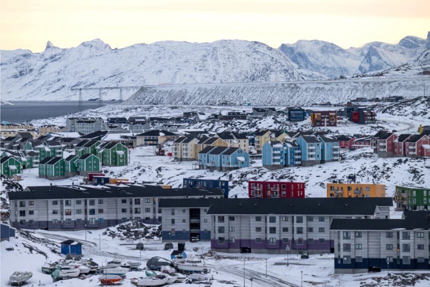 Edificios residenciales y casas en Nuuk, Groenlandia, el 22 de enero de 2026. (Jonathan Nackstrand/AFP via Getty Images)