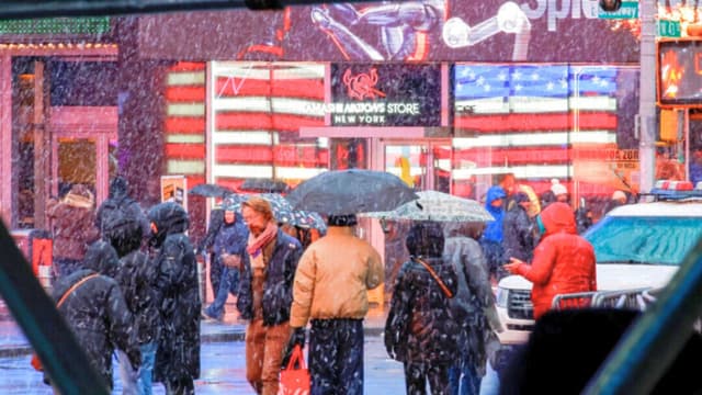 Seis estados declaran el estado de emergencia ante las nevadas y la alerta por ventisca