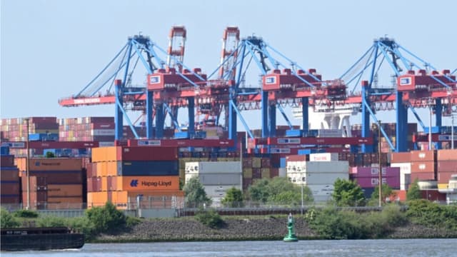 La UE insta a EE. UU. a cumplir los términos del acuerdo comercial tras la sentencia de la Corte Suprema