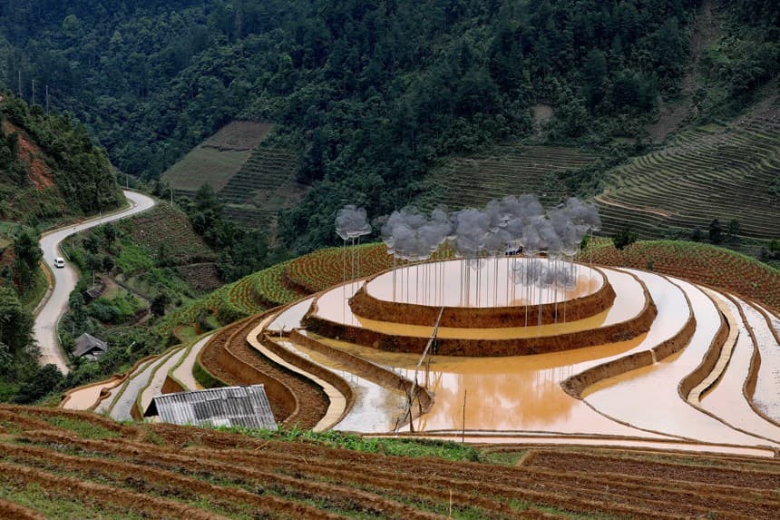Una terraza de arrozales en Yen Bai, provincia en el noreste de Vietnam, en una imagen de archivo tomada el 22 de mayo de 2018. (EPA/LUONG THAI LINH)