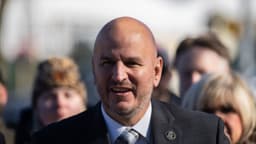 Embajador de EE. UU. en Chile explica por qué retiraron visas a tres funcionarios chilenos