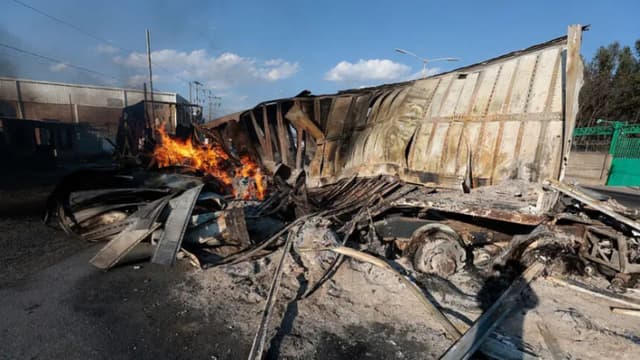 Canadienses en Puerto Vallarta reportan vías bloqueadas y situación aún peligrosa