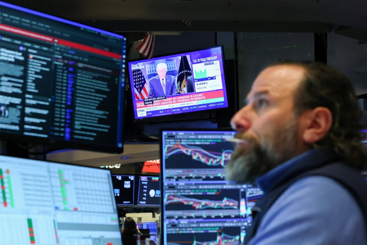 Caen las bolsas, el petróleo sigue por encima de los USD 100 y las tensiones con Irán afectan el mercado