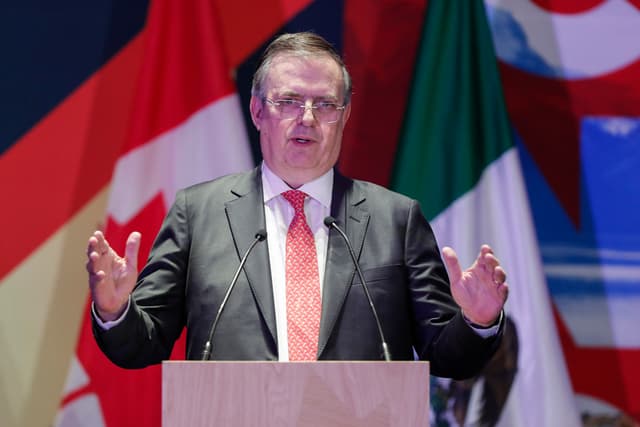 El secretario de Economía de México, Marcelo Ebrard, habla durante una rueda de prensa en Ciudad de México (México). Imagen de archivo. EFE/Isaac Esquivel