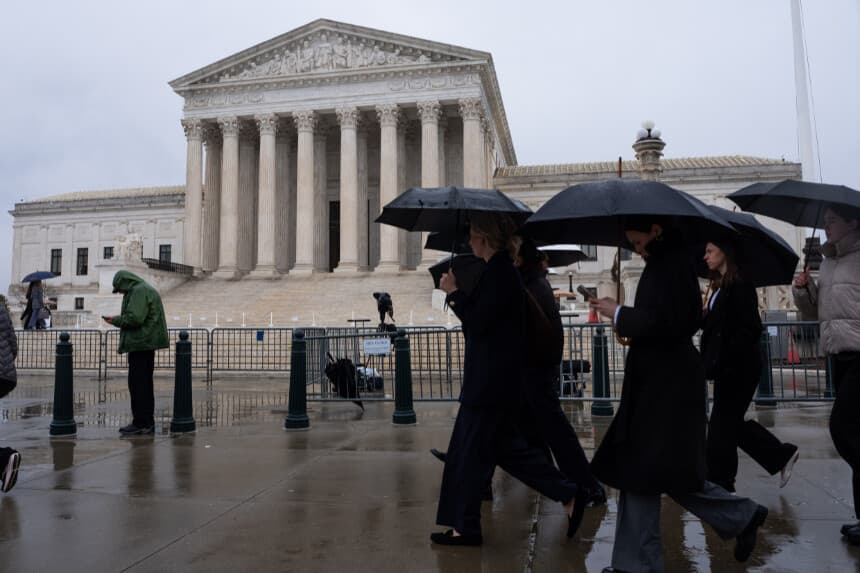 WASHINGTON, DC - 20 DE FEBRERO: La Corte Suprema de Estados Unidos, vista el 20 de febrero de 2026 en Washington, DC. La Corte Suprema anuló la legalidad de los aranceles del presidente Trump en una sentencia de 6 a 3. (Foto de Aaron Schwartz/Getty Images).