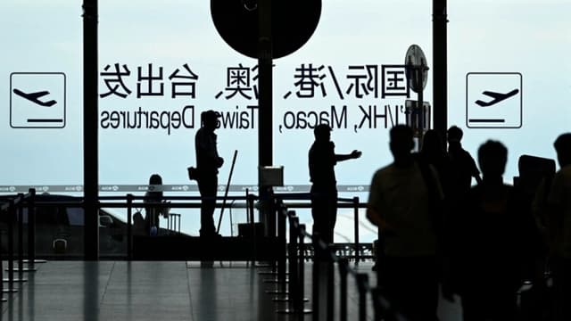 China endurece las restricciones a los funcionarios jubilados que salen del país