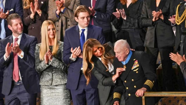 Trump entrega la Medalla de Honor a dos pilotos en el discurso sobre el estado de la Unión