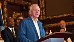 Gobernador de Minnesota presenta paquete de medidas antifraude en medio del escrutinio federal