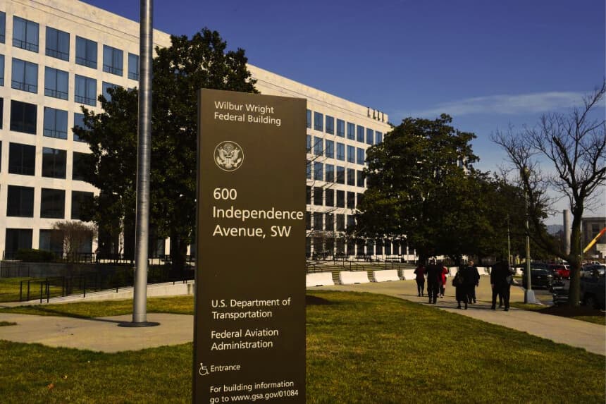El edificio de la Administración Federal de Aviación (FAA) se ve en el 600 de Independence Avenue en Washington, D.C., el 13 de marzo de 2019. (ERIC BARADAT/AFP a través de Getty Images)