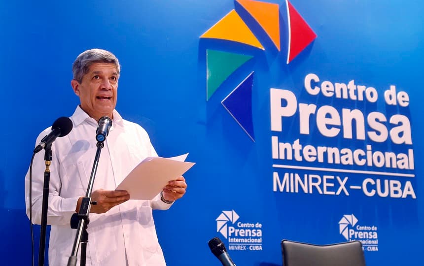 El viceministro de Relaciones Exteriores de Cuba, Carlos Fernández de Cossío, habla durante una rueda de prensa este 26 de febrero de 2026, en el Centro de Prensa Internacional en La Habana (Cuba). (EFE/ Ernesto Mastrascusa)